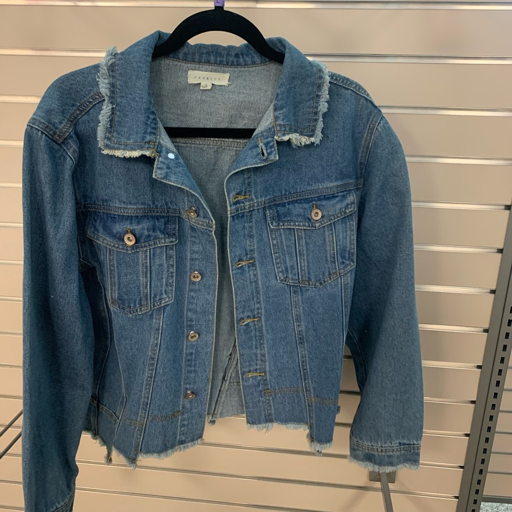 NWOT Jean jacket with frayed edges